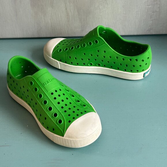 Native The Jefferson Little Boy Grasshopper Green Size 10 Preppy Sandals - Picture 11 of 12